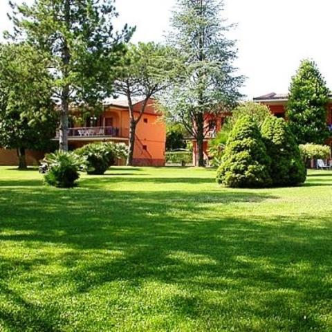 Residence Oasi Манерба-дель-Гарда Екстер'єр фото