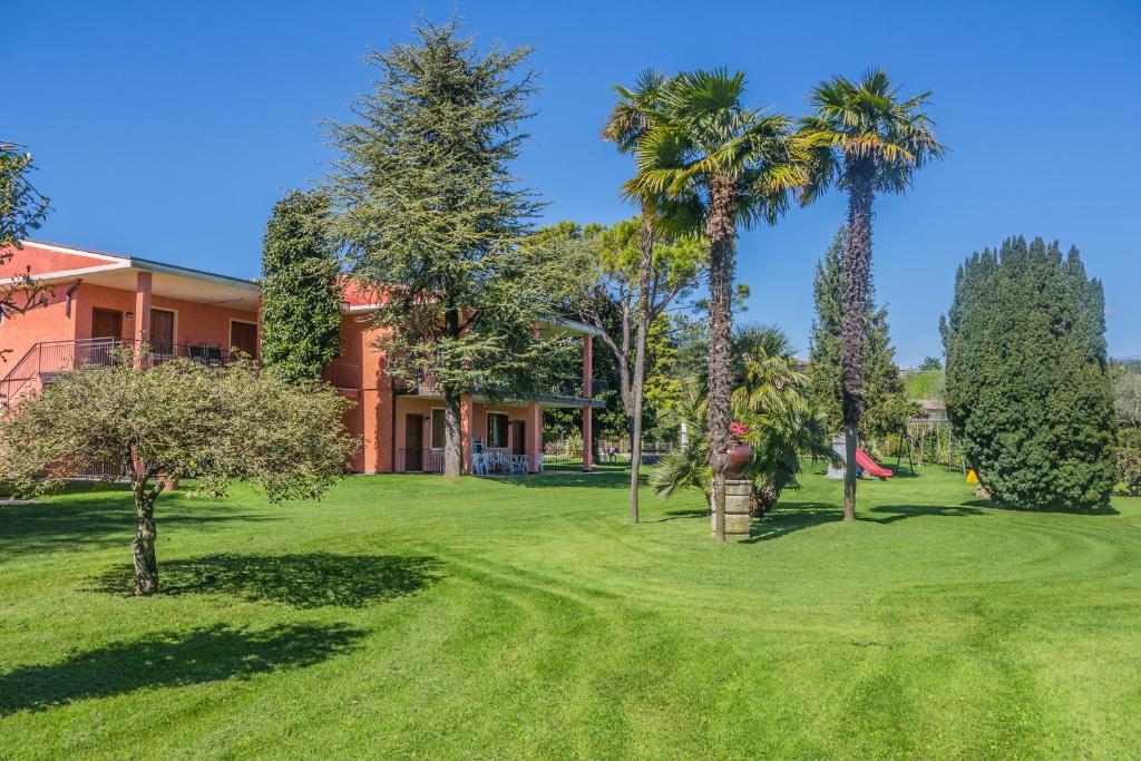 Residence Oasi Манерба-дель-Гарда Екстер'єр фото